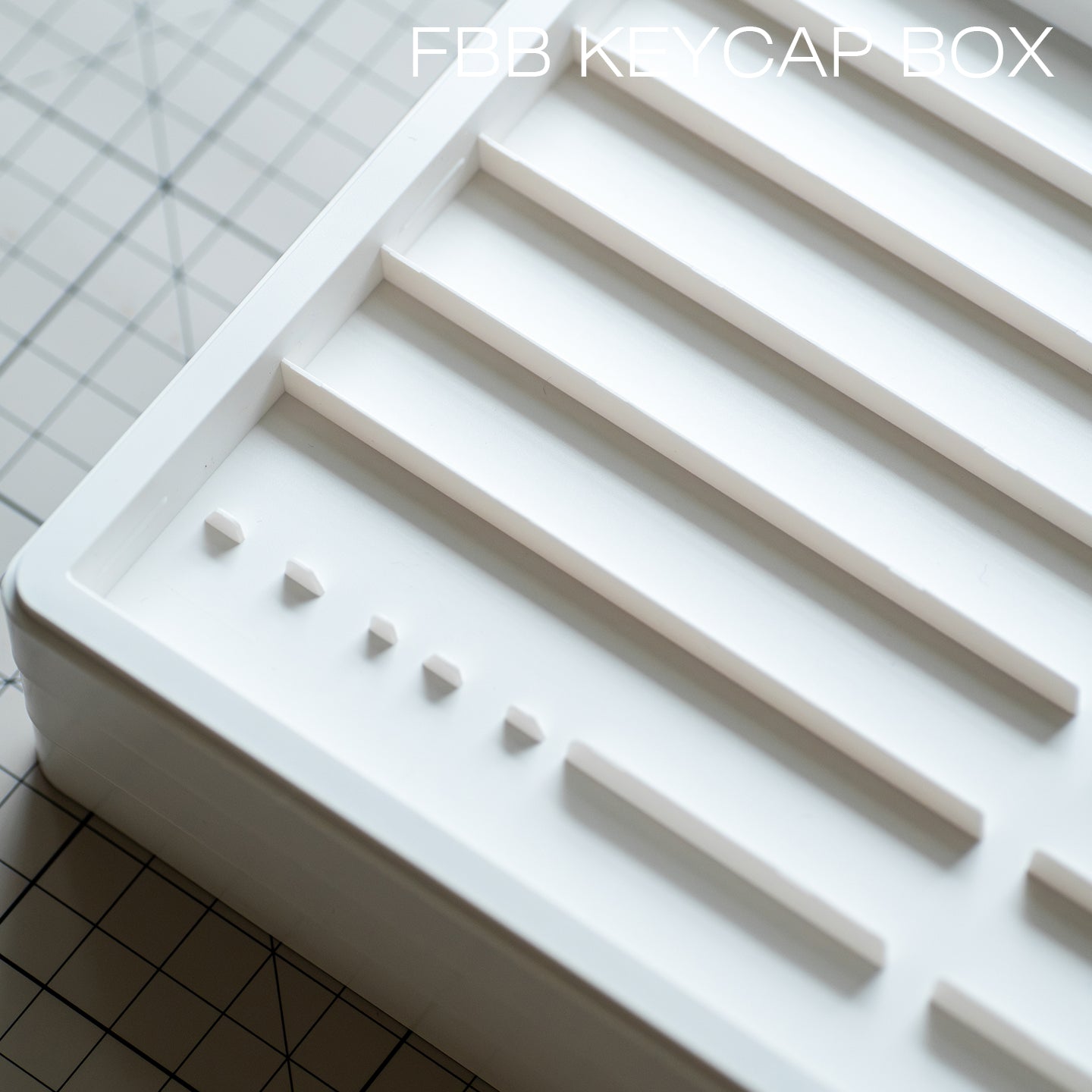 Stackable Keycap Display Box – Multi-Layer Dustproof White Organizer - Titan Nation