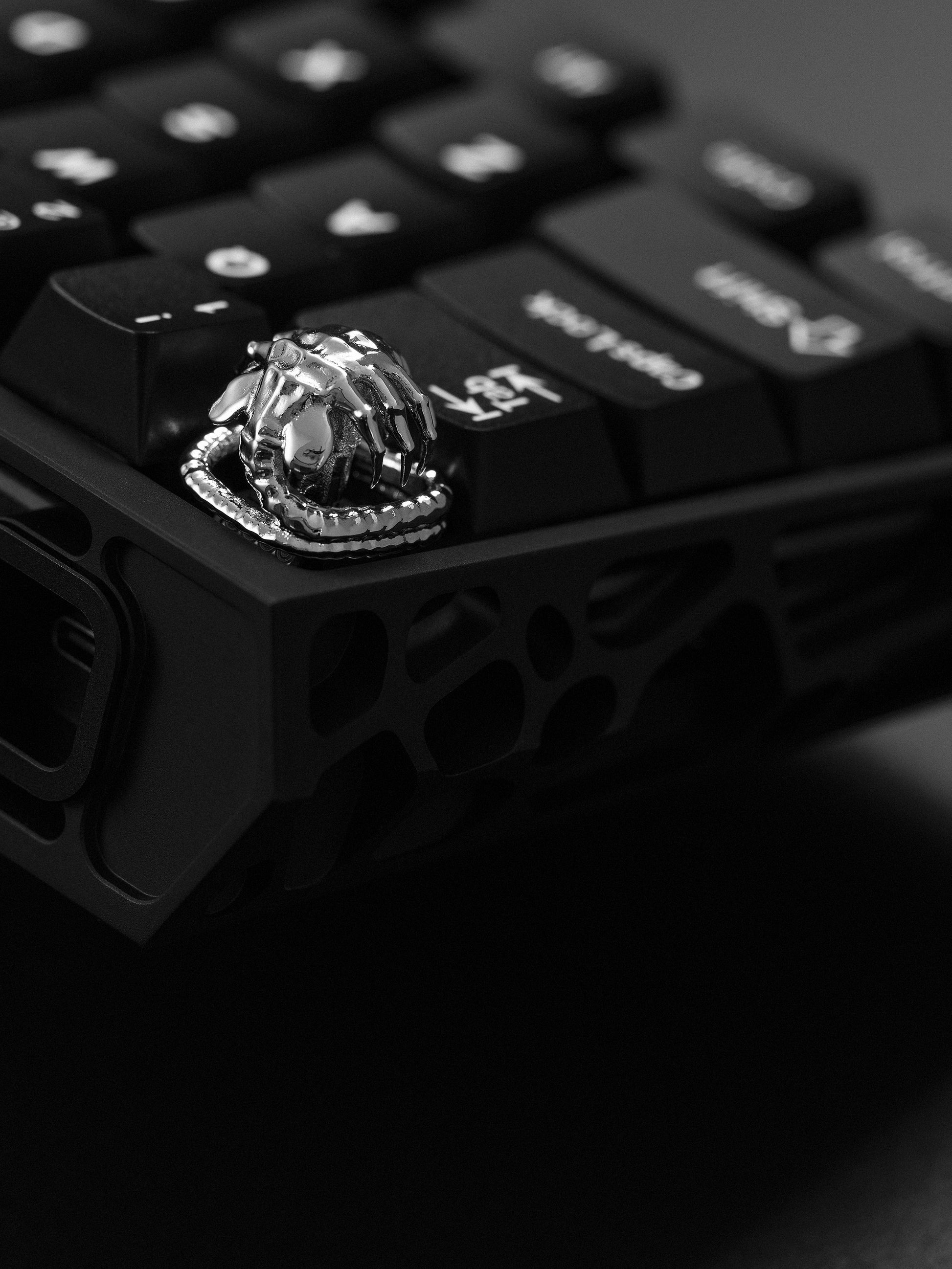 Makingo Alien Facehugger Artisan Keycap – Custom 1U Metal Design - Titan Nation